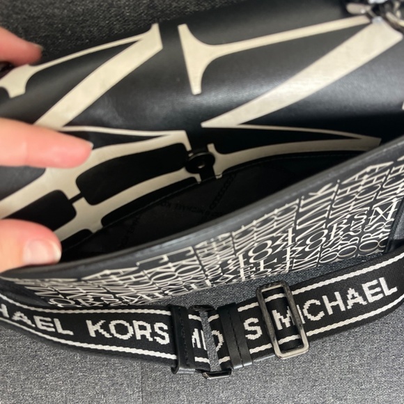 MICHAEL Michael Kors Black and White Crossbody Bag - Picture 4 of 11